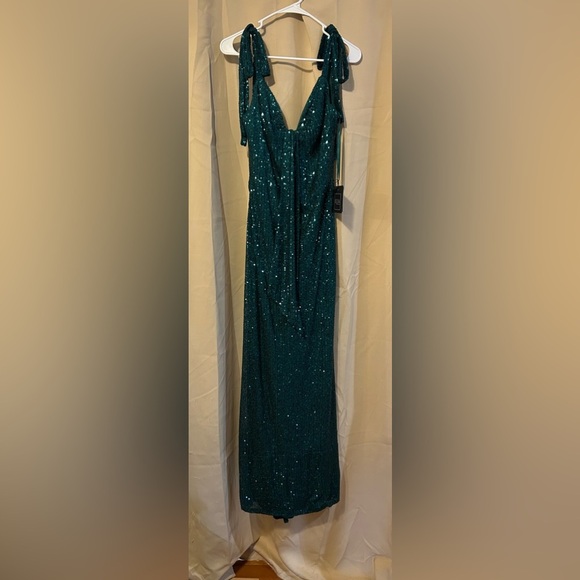 Mac Duggal 26693 NWT Sequined Low Back Bow Shoulder Gown - Picture 2 of 5